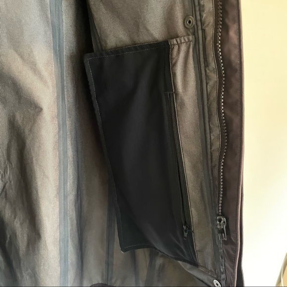 L.L. Bean Women’s Long Rain Coat - Picture 4 of 8